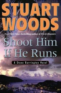 Stuart Woods Shoot Him If He Runs обложка книги