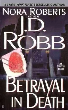 J. Robb Betrayal in Death обложка книги