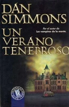 Dan Simmons Un Verano Tenebroso обложка книги