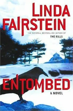 Linda Fairstein Entombed обложка книги