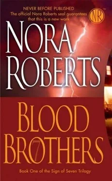 Nora Roberts Blood Brothers обложка книги