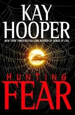 Kay Hooper Hunting Fear обложка книги