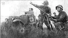 19 M Свирин командир танка БТ7 с конической башней у своей боевой машины - фото 18