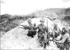 26 Маршал X Чойбалсан среди воинов 6й кавалерийской дивизии Слева командир - фото 27