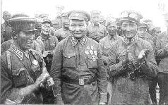 27 Советские и монгольские солдаты на выступлении Ансамбля песни и пляски - фото 28
