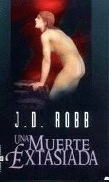 J. Robb Una muerte extasiada обложка книги