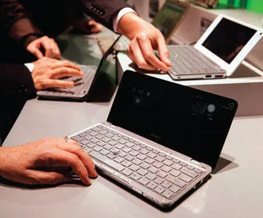 Впечатляющий Asus S121 стоит в максимальной комплектации под 1700 и хотя к - фото 11
