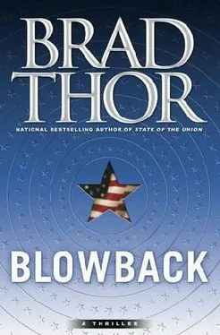 Brad Thor Blowback обложка книги