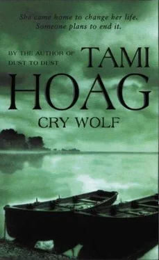 Tami Hoag Cry Wolf обложка книги