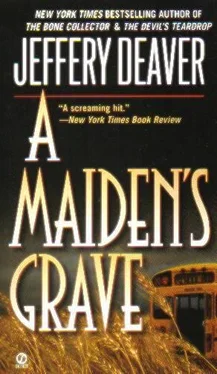 Jeffery Deaver A Maiden's Grave обложка книги