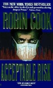 Robin Cook Acceptable Risk обложка книги