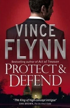 Vince Flynn Protect And Defend обложка книги