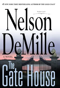 Nelson DeMille The Gate House обложка книги