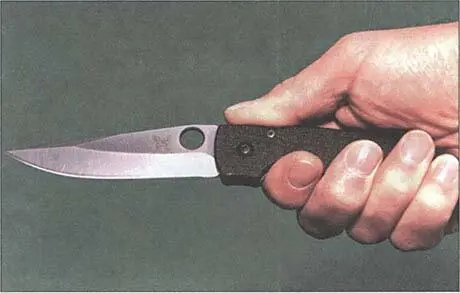 26 Достаточно обхватить ладонью рукоятку складного ножа Benchmade AFCK чтобы - фото 30