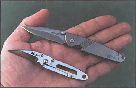 82 Джентльменские ножи CRKT в руке Тот что побольше Mirage Titanium А - фото 88