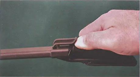 202 Нож Glock удерживает за гард пластиковая пружинистая защелка Приподняв ее - фото 212