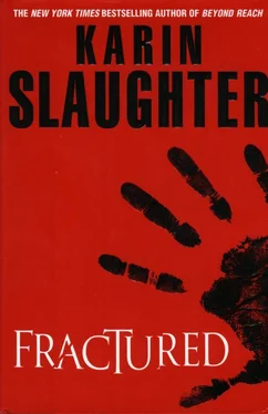 Karin Slaughter Fractured обложка книги