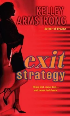 Kelley Armstrong Exit Strategy обложка книги
