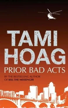 Tami Hoag Prior Bad Acts обложка книги