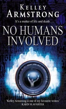 Kelley Armstrong No Humans Involved обложка книги