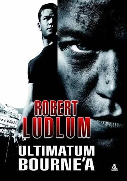 Robert Ludlum Ultimatum Bourne’a обложка книги