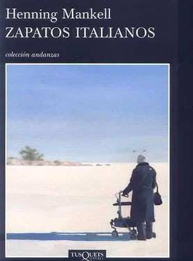 Henning Mankell Zapatos italianos обложка книги
