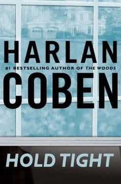 Harlan Coben Hold Tight обложка книги