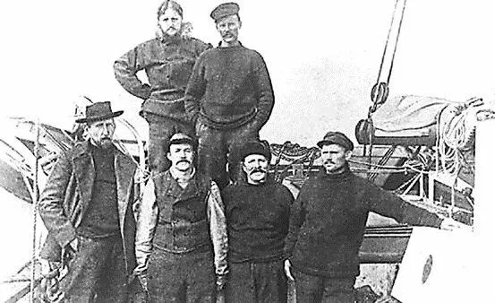 Члены экспедиции Р Амундсена В 1922 году Амундсен снова предпринял попытку - фото 29