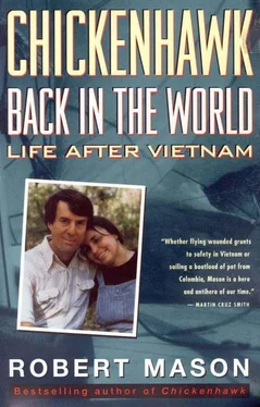 Роберт Мейсон Chickenhawk: Back in the World - Life After Vietnam обложка книги