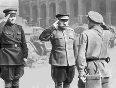С M Буденный в Берлине Май 1945 г Буденный с Г К Жуковым И С Коневым - фото 48
