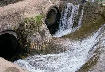 А Обратите внимание на струи воды они словно на мгновение замерли Такого - фото 21
