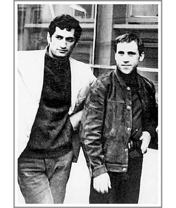Карапетян и Высоцкий в Донецке в августе 1970 Дом Карпа Махно в Гуляйполе - фото 31