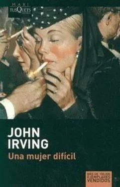 John Irving Una mujer difícil обложка книги