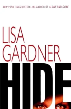 Lisa Gardner Hide обложка книги