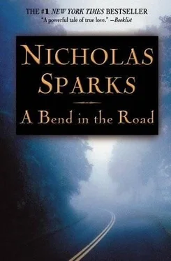 Nicholas Sparks A Bend in the Road обложка книги