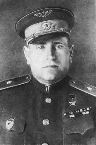 Памятник дважды Герою Советского Союза И С Полбину в селе Полбино бывшее - фото 11