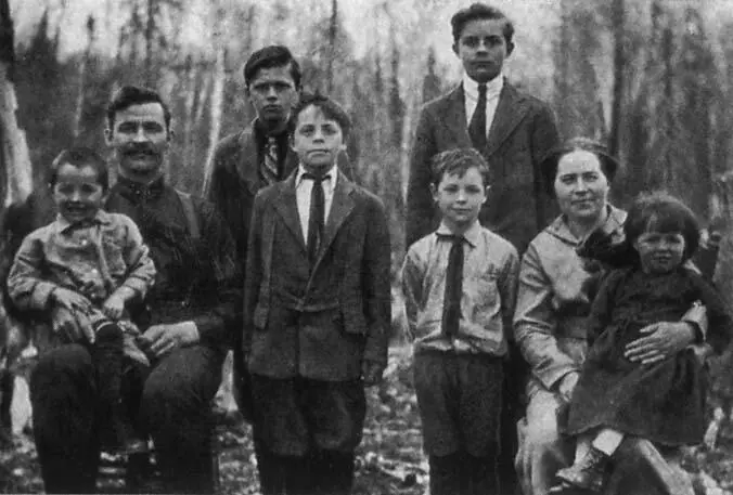 Степан Супрун после окончания летного училища 1933 г Кандидат в депутаты - фото 13