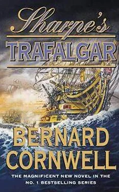 Бернард Корнуэлл Sharpe’s Trafalgar обложка книги