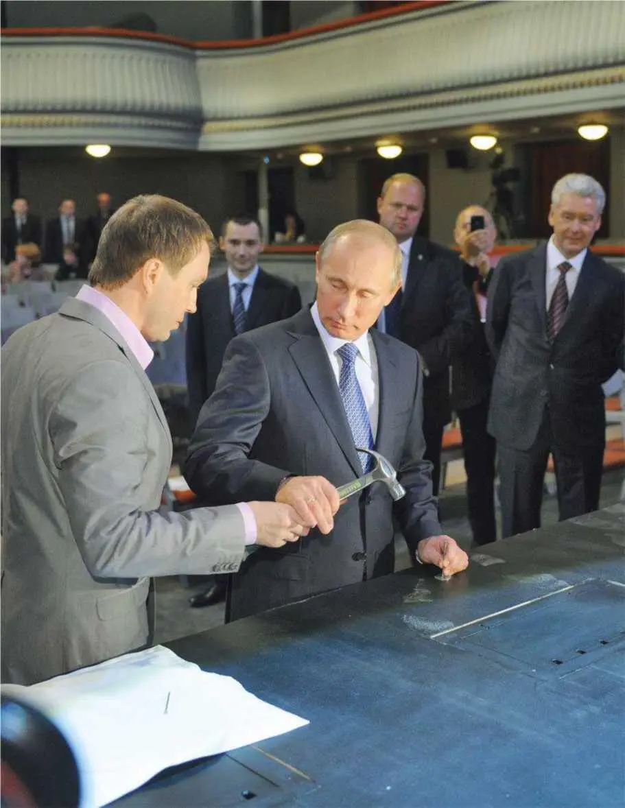 Владимир Путин не мог не прийти на открытие реконструированного - фото 37