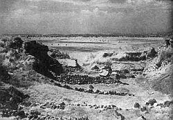 Фото 7 Гигантский раскоп Шлимана с севера на юг холма вид с юга Фото 1938 г - фото 21