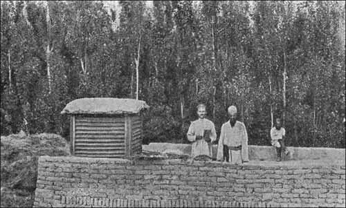 Рис 101 Метеорологическая станция в оазисе к югу от г Люкчуна Станция - фото 98