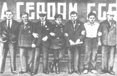 Летчики спасавшие челюскинцев Слева направо С ЛЕВАНЕВСКИЙ В МОЛОКОВ М - фото 10