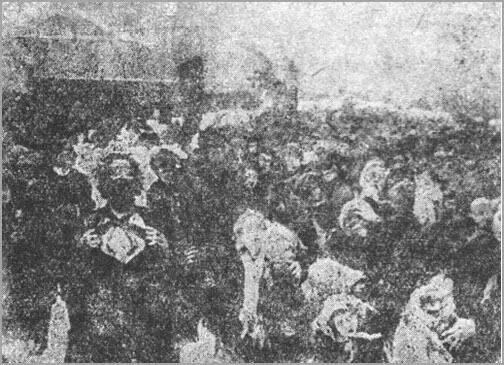 Расстрел рабочих 9 января 1905 г на площади Зимнего дворца Массовые - фото 15