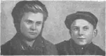 Катя и Вася Струтинские 1944 г Ростислав Струтинский 1944 г - фото 3