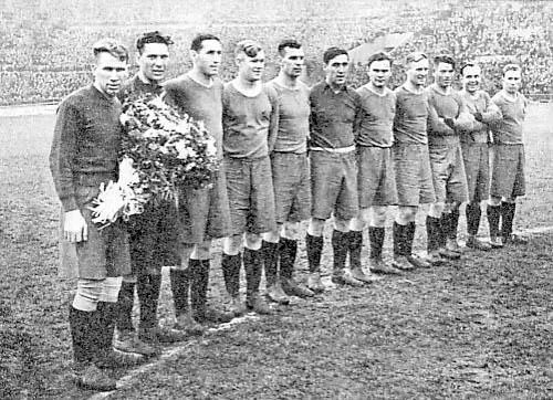 1945 г ЦДКА команда лейтенантов Слева направо Г Федотов В Никаноров - фото 3