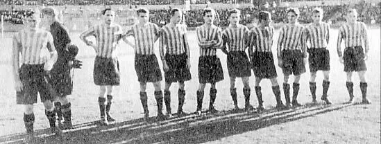 1950 г Футбольная команда ВВС Слева направо капитан В Бобров А Акимов А - фото 19