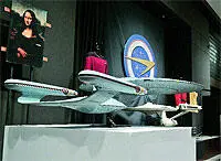 Модель космического корабля Enterprise из телесериала Star Trek продана с - фото 21