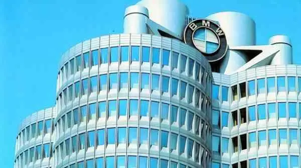 Мюнхен Административное здание концерна BMW Мюнхен поздний вечер в - фото 144