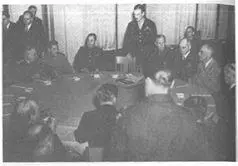 Первый день встречи Большой тройки в Ялте Февраль 1945 Рузвельт беседует с - фото 31