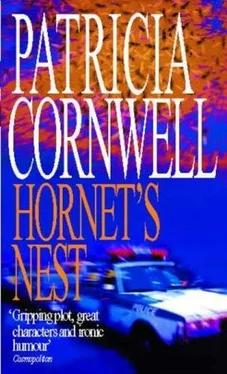 Patricia Cornwell Hornet's Nest обложка книги